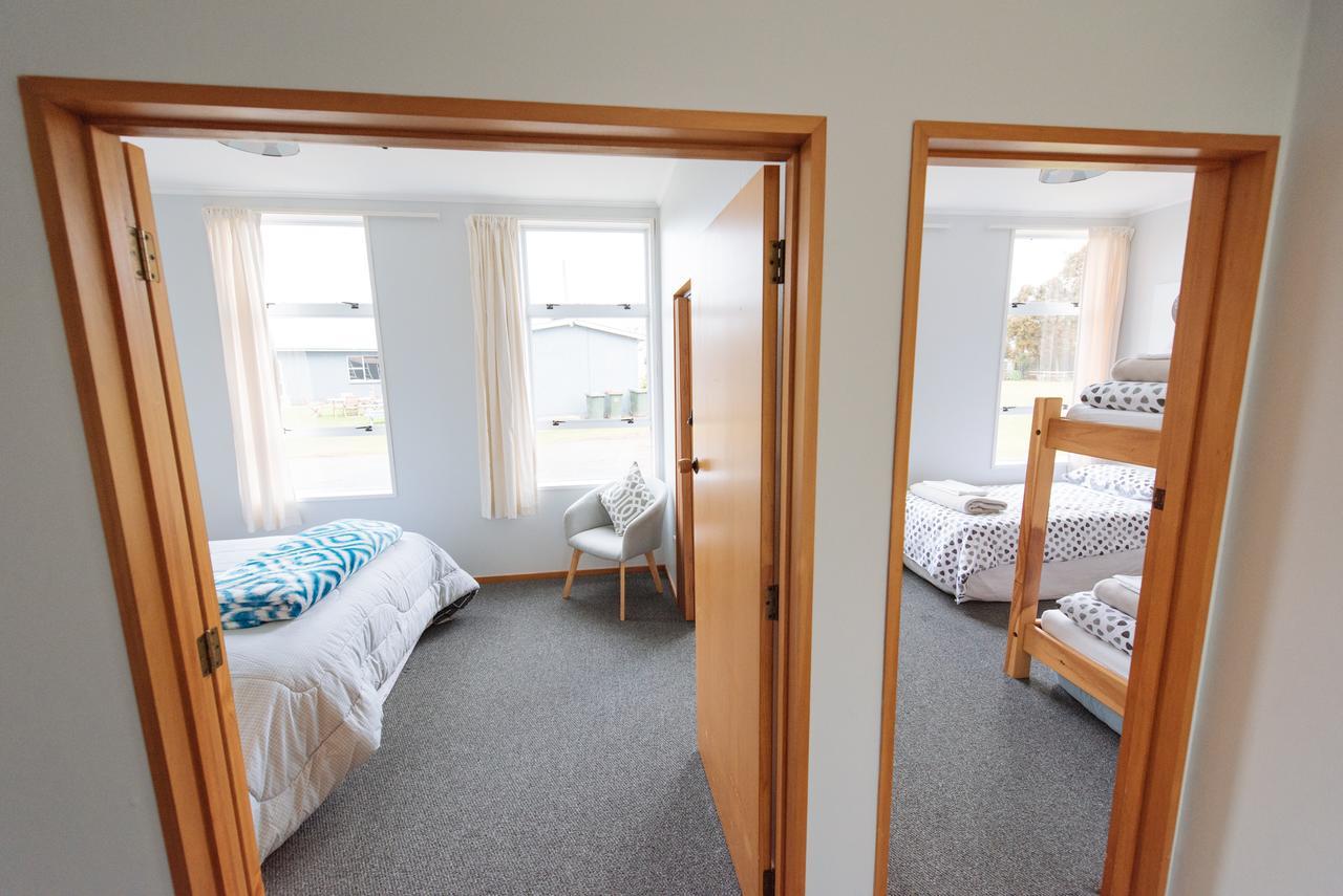 Kowhai Flat Pounawea Bagian luar foto