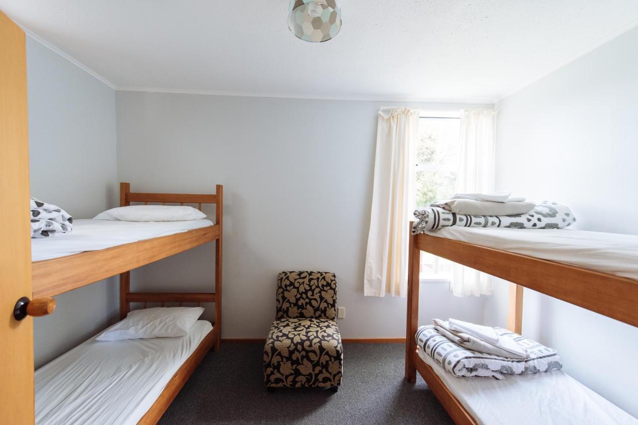 Kowhai Flat Pounawea Bagian luar foto